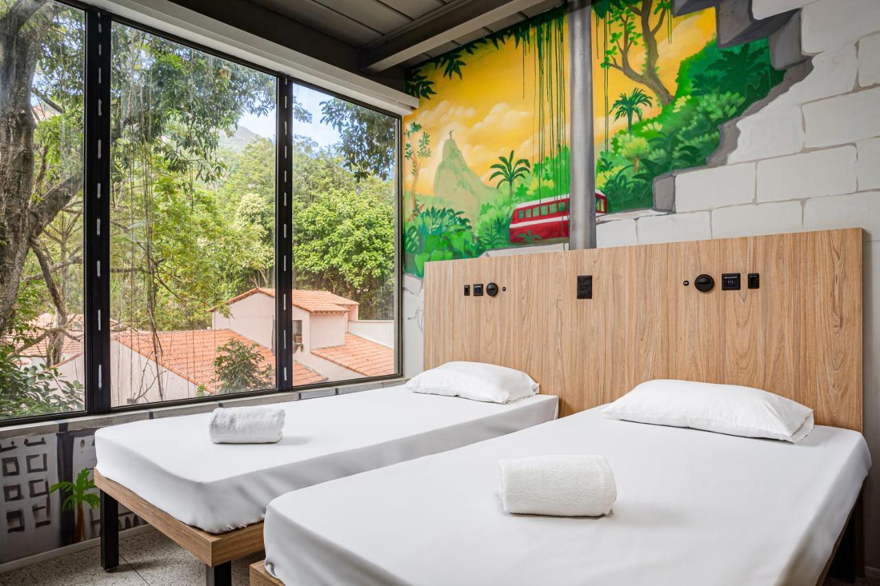 Quarto Privativo com 2 Camas de Solteiro